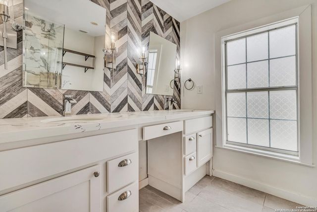 112 CLOVERLEAF AVE, Alamo Heights, TX 78209