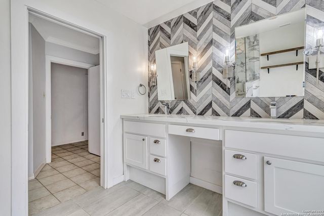 112 CLOVERLEAF AVE, Alamo Heights, TX 78209