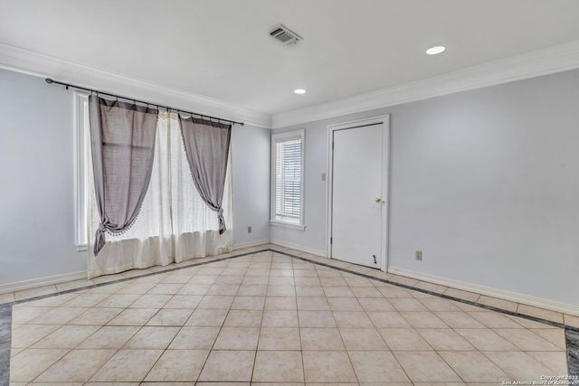 112 CLOVERLEAF AVE, Alamo Heights, TX 78209