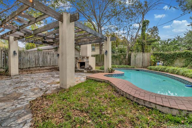 112 CLOVERLEAF AVE, Alamo Heights, TX 78209