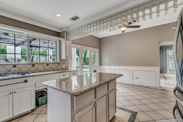 112 CLOVERLEAF AVE, Alamo Heights, TX 78209