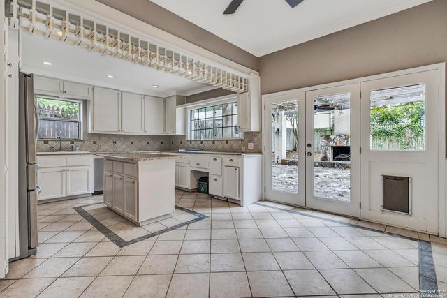 112 CLOVERLEAF AVE, Alamo Heights, TX 78209