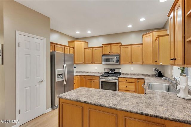 2 Carpenter Way, Clifton Park, NY 12065