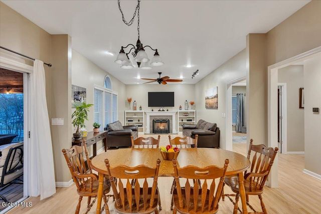 2 Carpenter Way, Clifton Park, NY 12065