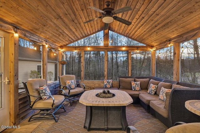 2 Carpenter Way, Clifton Park, NY 12065