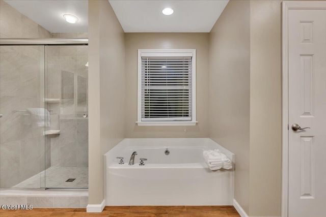 2 Carpenter Way, Clifton Park, NY 12065