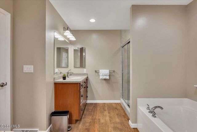 2 Carpenter Way, Clifton Park, NY 12065