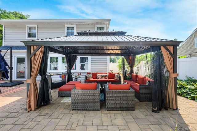 28 Crabtree Lane, Levittown, NY 11756