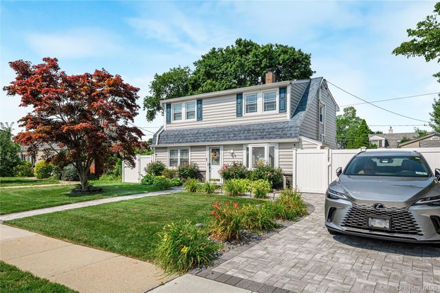 28 Crabtree Lane, Levittown, NY 11756