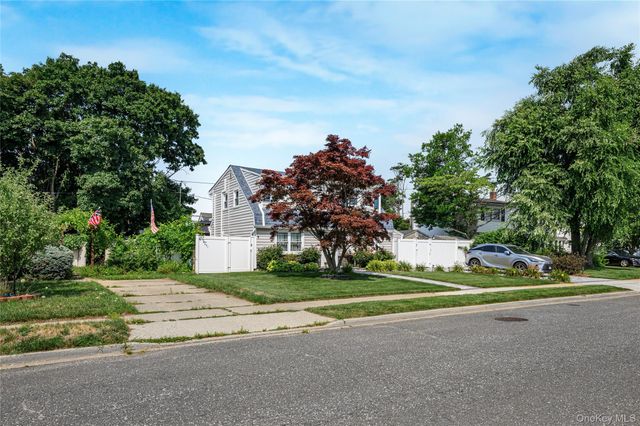 28 Crabtree Lane, Levittown, NY 11756