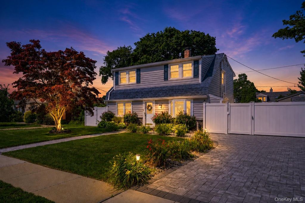 28 Crabtree Lane, Levittown, NY 11756