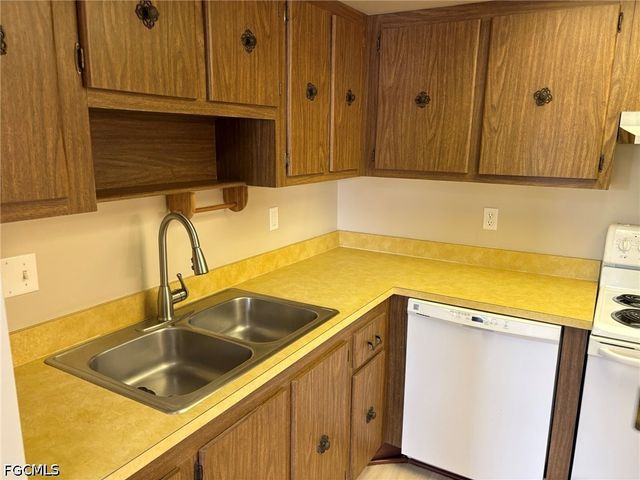 3704 Broadway 214, Fort Myers, FL 33901