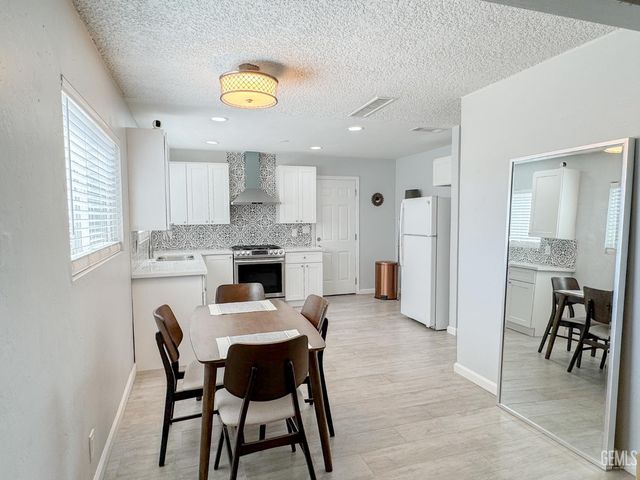 2518 Lynwood Street, Bakersfield, CA 93306