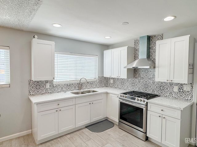 2518 Lynwood Street, Bakersfield, CA 93306