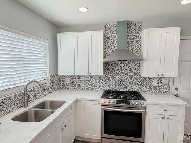 2518 Lynwood Street, Bakersfield, CA 93306