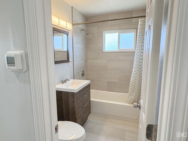 2518 Lynwood Street, Bakersfield, CA 93306