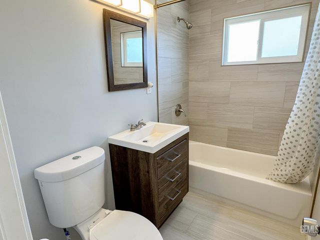 2518 Lynwood Street, Bakersfield, CA 93306