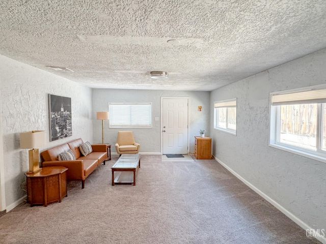 2518 Lynwood Street, Bakersfield, CA 93306