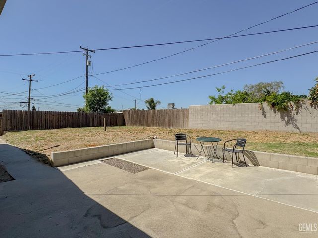 2518 Lynwood Street, Bakersfield, CA 93306