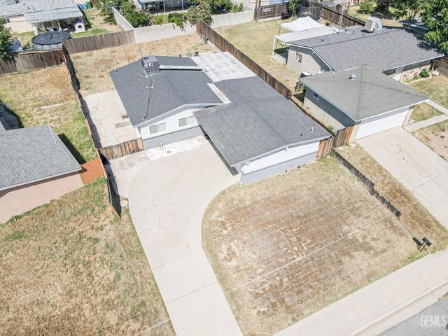 2518 Lynwood Street, Bakersfield, CA 93306