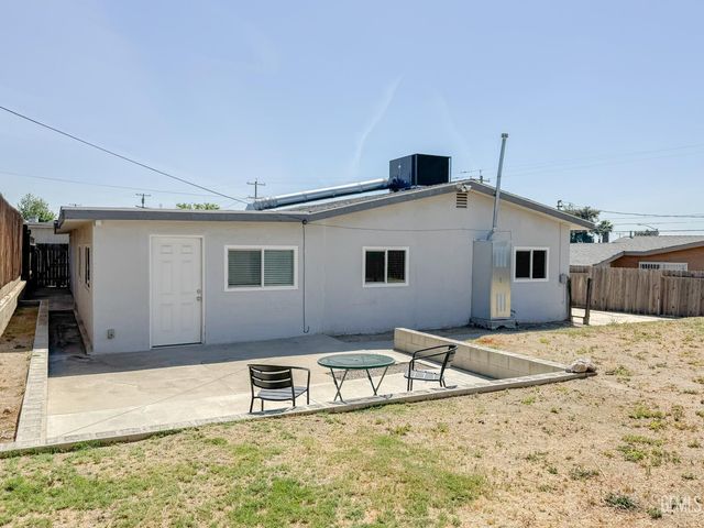 2518 Lynwood Street, Bakersfield, CA 93306
