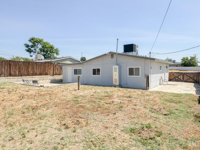 2518 Lynwood Street, Bakersfield, CA 93306