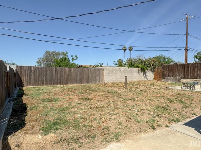 2518 Lynwood Street, Bakersfield, CA 93306