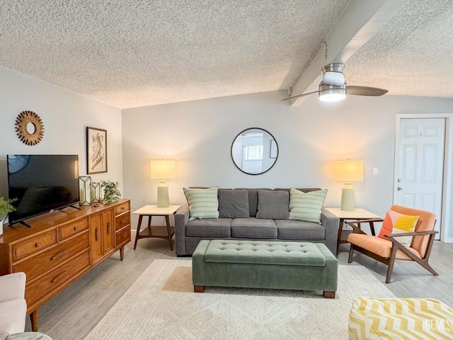 2518 Lynwood Street, Bakersfield, CA 93306