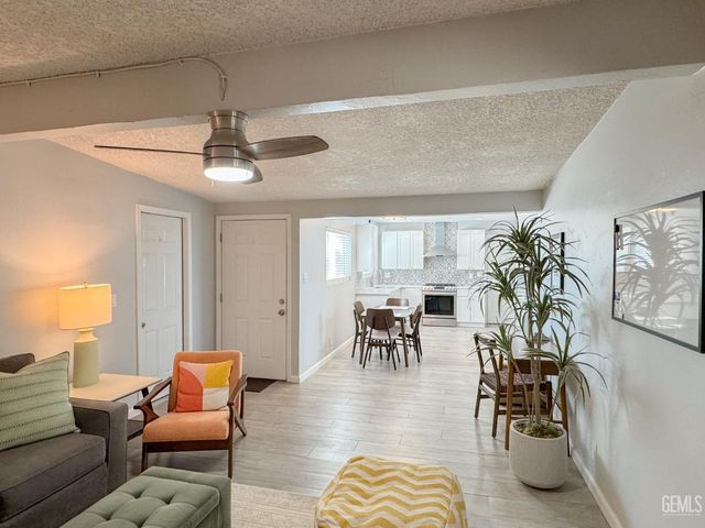 2518 Lynwood Street, Bakersfield, CA 93306