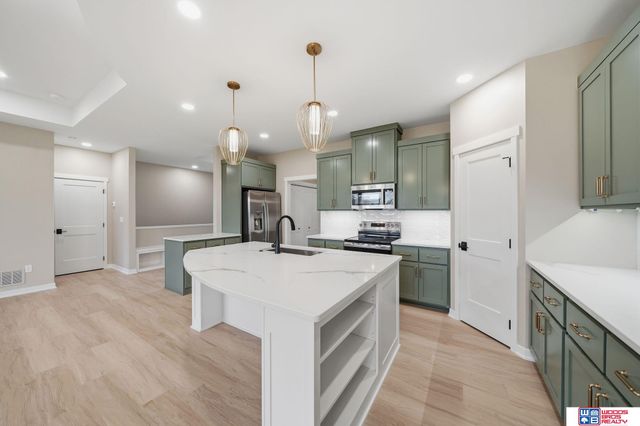 6664 Shadow Ridge Place, Columbus, NE 68601