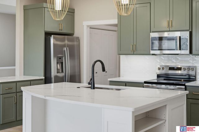 6664 Shadow Ridge Place, Columbus, NE 68601