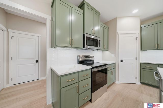 6664 Shadow Ridge Place, Columbus, NE 68601