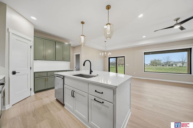 6664 Shadow Ridge Place, Columbus, NE 68601