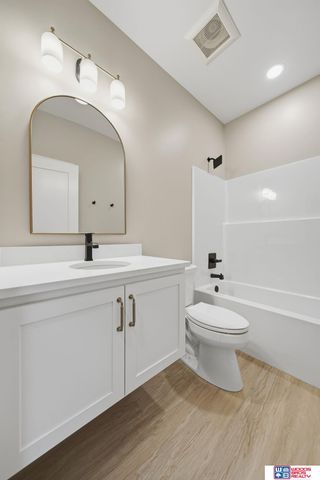 6664 Shadow Ridge Place, Columbus, NE 68601