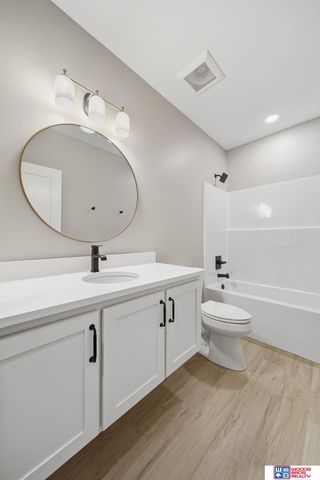 6664 Shadow Ridge Place, Columbus, NE 68601