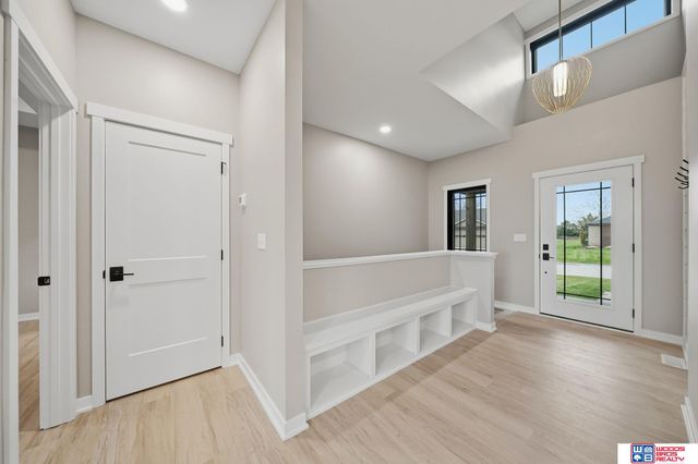 6664 Shadow Ridge Place, Columbus, NE 68601