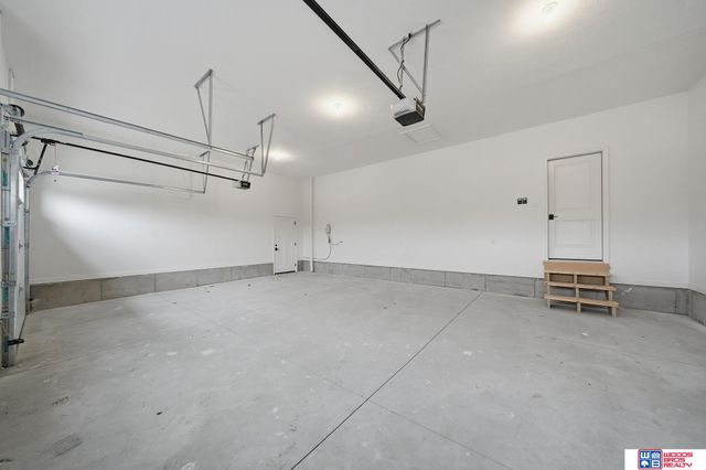 6664 Shadow Ridge Place, Columbus, NE 68601