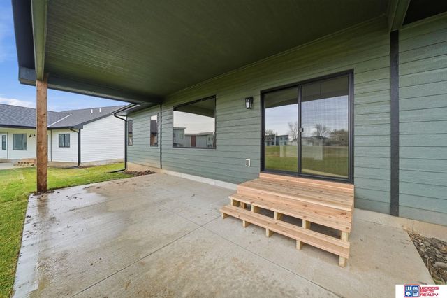 6664 Shadow Ridge Place, Columbus, NE 68601