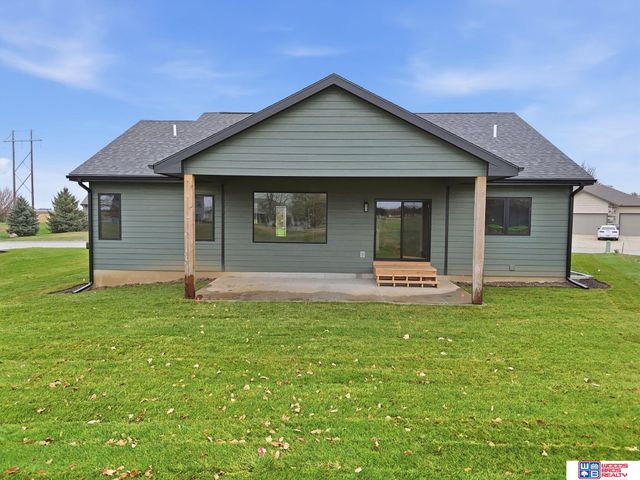 6664 Shadow Ridge Place, Columbus, NE 68601