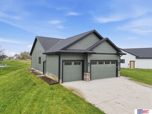 6664 Shadow Ridge Place, Columbus, NE 68601