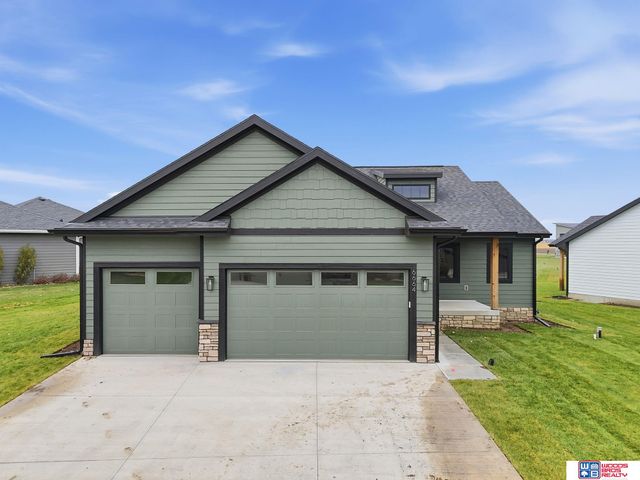 6664 Shadow Ridge Place, Columbus, NE 68601