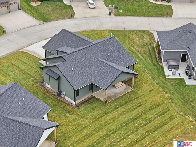 6664 Shadow Ridge Place, Columbus, NE 68601