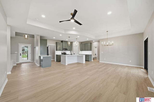 6664 Shadow Ridge Place, Columbus, NE 68601