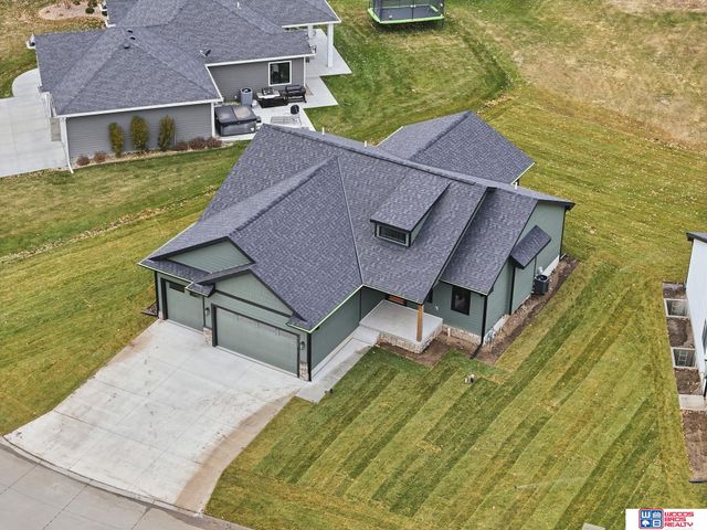6664 Shadow Ridge Place, Columbus, NE 68601