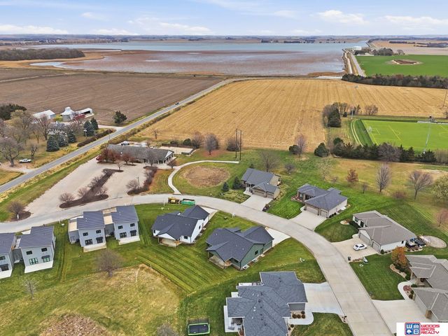 6664 Shadow Ridge Place, Columbus, NE 68601