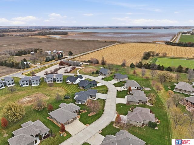 6664 Shadow Ridge Place, Columbus, NE 68601