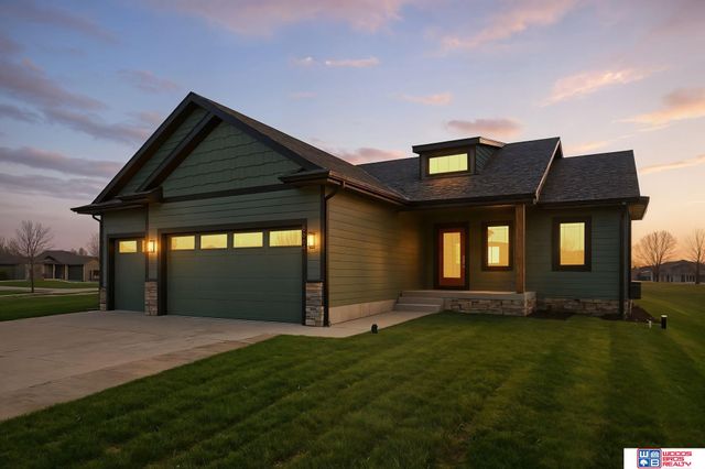 6664 Shadow Ridge Place, Columbus, NE 68601