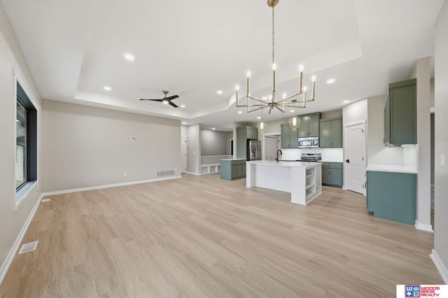 6664 Shadow Ridge Place, Columbus, NE 68601