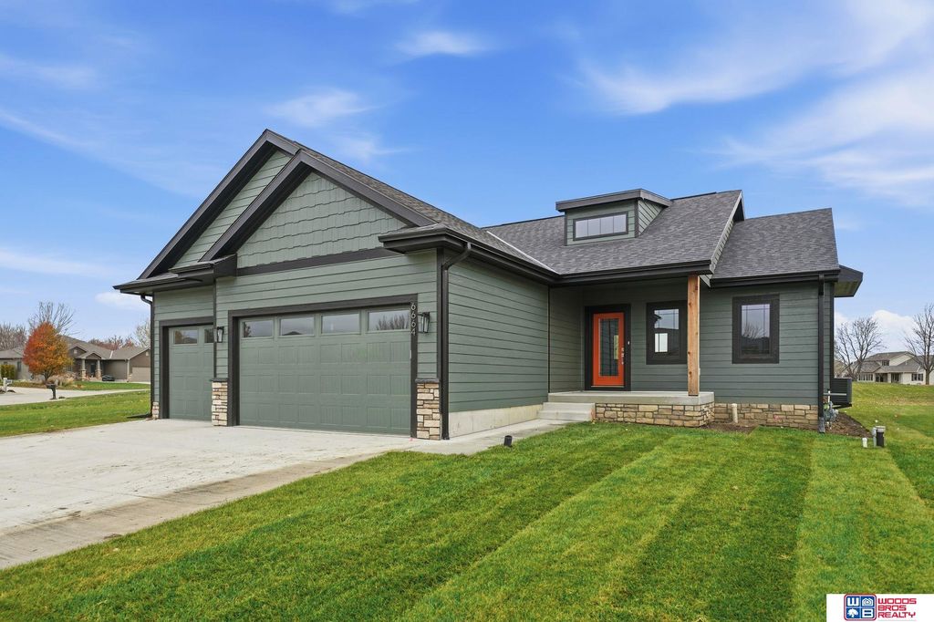 6664 Shadow Ridge Place, Columbus, NE 68601