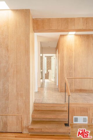 8895 Appian Way, Los Angeles, CA 90046